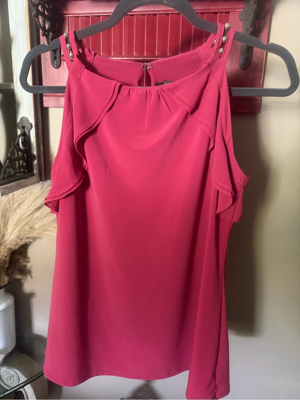 Cold-Shoulder Ruffle Tank Top in Raspberry